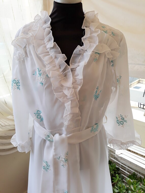 Vintage Italy White Embroidered Robe Women Pajama… - image 3