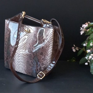 Vintage Lacktasche 1980er Schlangenfell Print Python Dunkelbraun Farbe mit Schattierungen Schultertasche mit Henkel Zeremonie Tasche Geschenk für Sie
