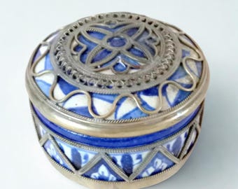 Joyero redondo "Re Argenti" Porcelana antigua Tapa plateada Con certificado de garantía Filigrana de plata Colección de plata italiana