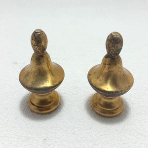 Niezwykle rzadki zestaw dwóch ciężkich mosiężnych fryzów Zwieńczenia mebli Części zamienne do renowacji mebli antycznych Wykończenia