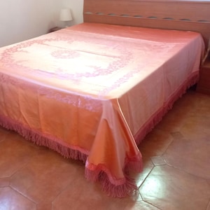Precious Damask bed cover Decorated Baroque style Pink color Flower decorations Hand-knotted trimmings