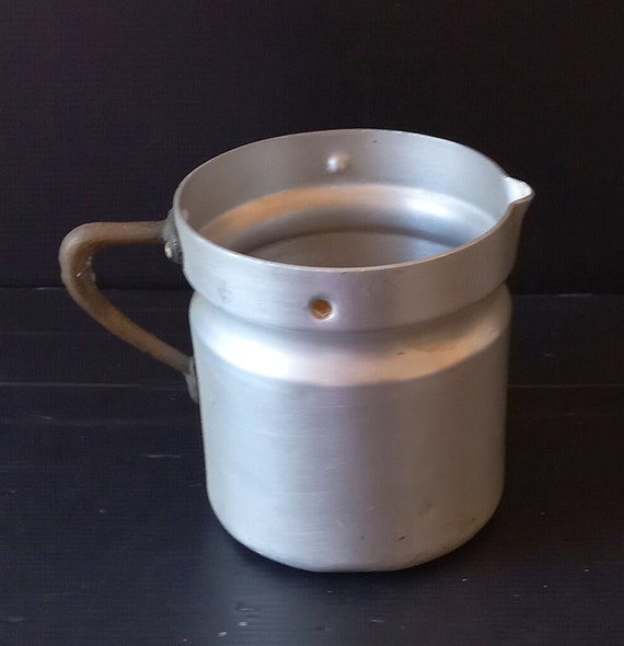 Vintage Italia Alluminio Bollitore per latte con manico in ottone 1960  Vintage Milk Cup Vintage Coffee Pot Utensili da cucina Stoviglie in  alluminio -  Italia