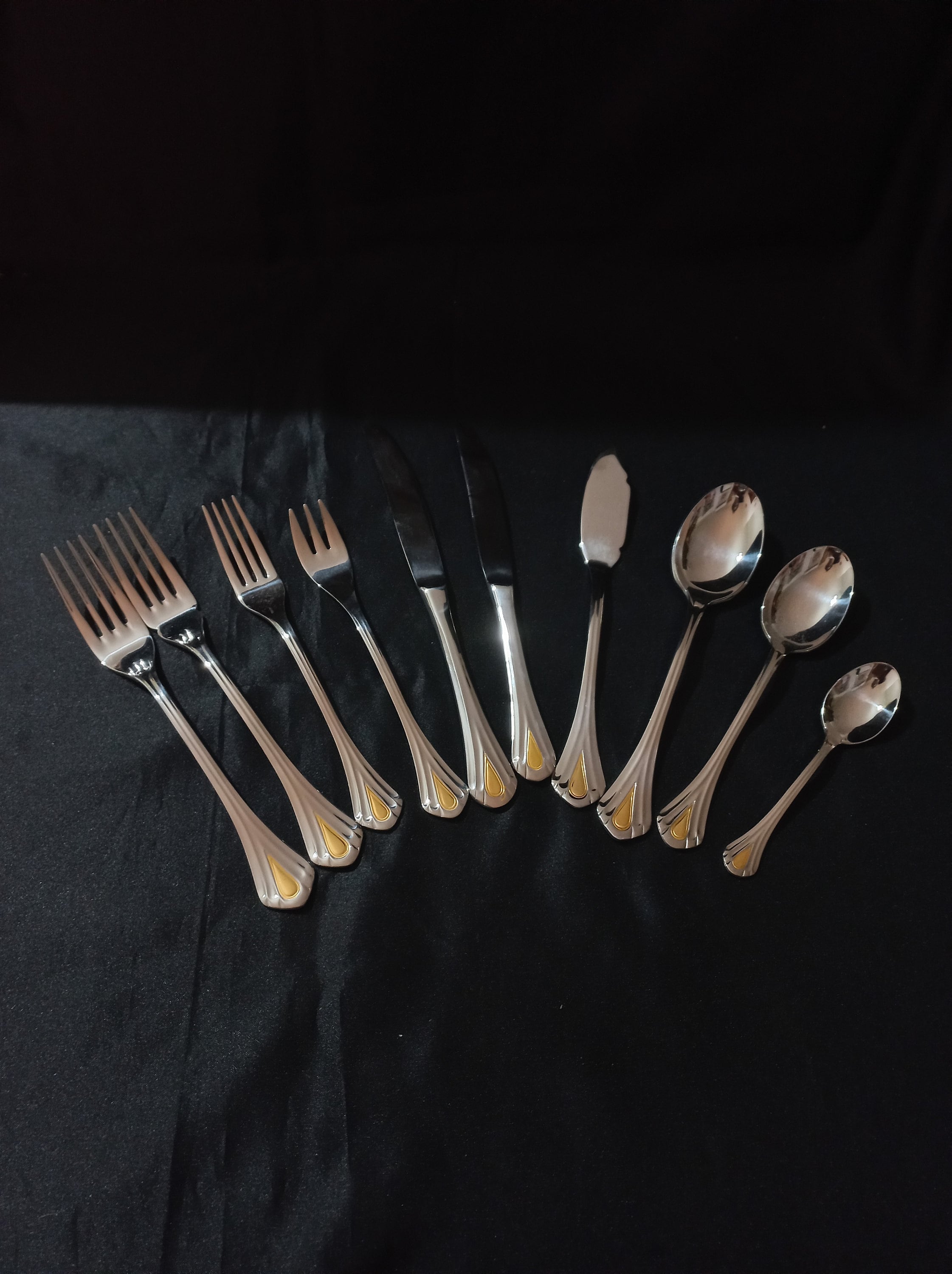 Gottinghen Italy 14 pc 18/10 Stainless/24K Gold plated Cake