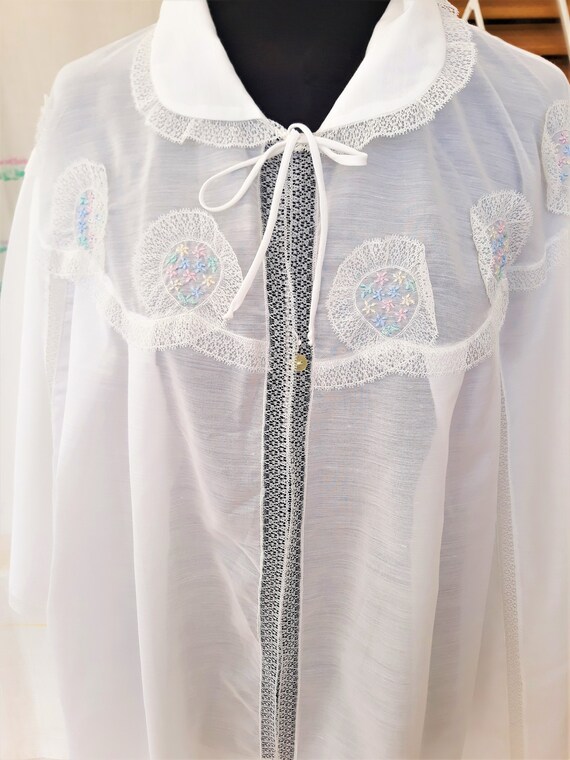 Vintage Italia White Embroidered Dressing Gown Ve… - image 3