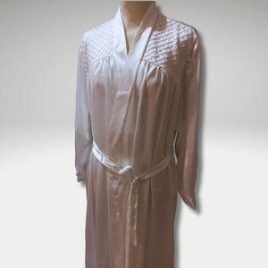 Vintage Italy Dressing Gown Satin Quilted fabric White Home Dress Bride Embroidered Dressing Gown Gift for Mom Christmas Gift