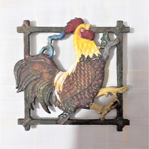 Salvamanteles italiano vintage de hierro fundido - Gallo pintado a mano - Decoración de pared - Utensilios de cocina rústicos de granja - Decoración campestre de mediados de siglo - Soporte de metal para ollas