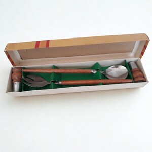 Vintage Italië, jaren 70 saladeserveerset, stalen lepel en vork met houten handvat, zout- en pepervaatjes, keukengereiservice