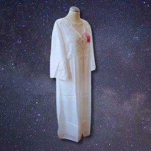 New Nightwear Nightgown Robe Silk blend Hand embroidery Wedding dress White Vintage Italy 80s Gift for her Christmas gift  White Embroidered