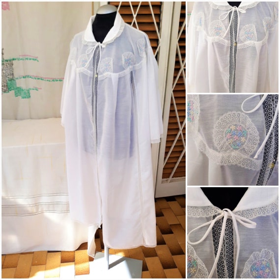 Vintage Italia White Embroidered Dressing Gown Very l… Gem
