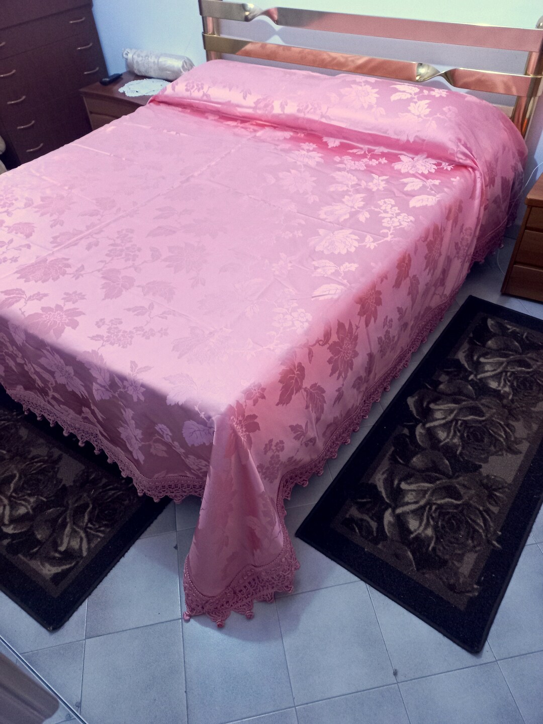 Brand New Precious Damask Bed Cover Decorated Baroque Style Pink Color