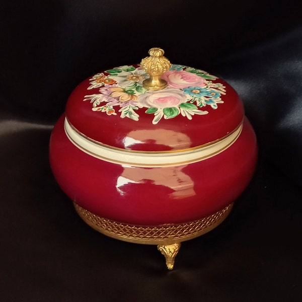 Limoges France Round jewelry box with feet Brass frame Fine porcelain Jewelry box with flowers Decor Pure gold Collectible porcelain