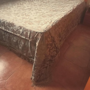Antique bedspread in hand-woven Venetian Silk Brocade gray-rose gold color with flowers Bedspread Baroque Style Precious Damask bed cover
