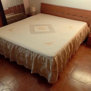 Vintage 70s Linen Bedspread Embroidered Ruffled Bedspread Cream Color Wedding Night White Bedspread Pure Cotton Embroidered Bride Gift