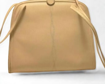 Made in Italy Creations "Cristina" Vintage Italy 70s Vintage shoulder bag Beige color with small signs of aging on the corners Shoulder bags