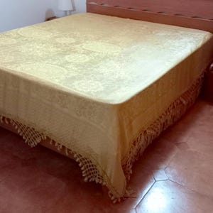 Brand new Rare silk bedspread Silk damask Gold color First choice damask Precious Damask bed