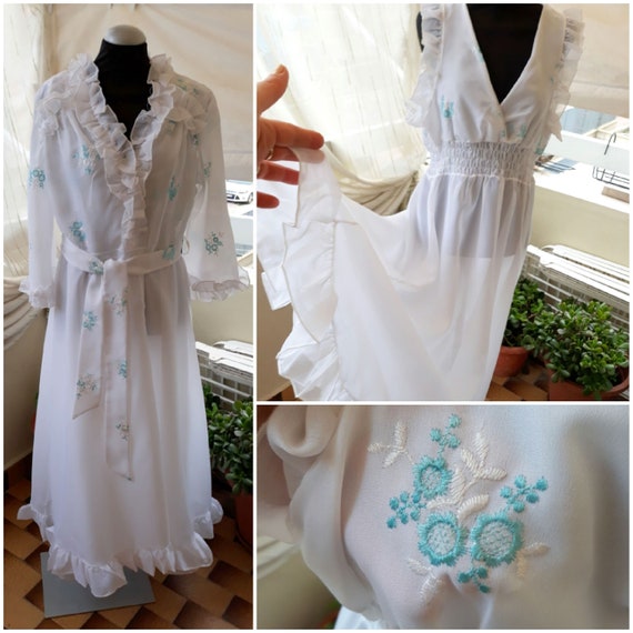 Vintage Italy White Embroidered Robe Women Pajama… - image 1