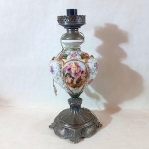 Antique White Brass and Capodimonte Porcelain with cherubs Table Lamp Table Lamp 1930s-40s Vintage Italian Lighting Without lampshade