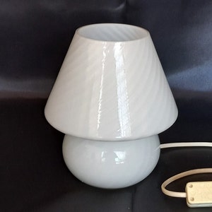 BSOD Swirl Mushroom Lamp, Vintage Bedside Table Lamps 9.9 Striped White  Translucent Murano Glass Big Mushroom Decor Night Light for Desk, Bedroom