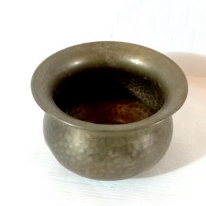 Small bowl Small Hand-Chiseled Brass Bowl Brass Planter Mini Flower Arrangement Vase Rustic DecorHandmade Collectible brass Vintage Italy
