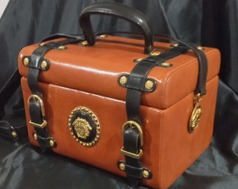 Unauffindbarer Reise Beauty Case Vintage 70er Jahre Versace Koffer Reisetasche in echt Leder innen und außen Etui für Schminke oder Schmuck
