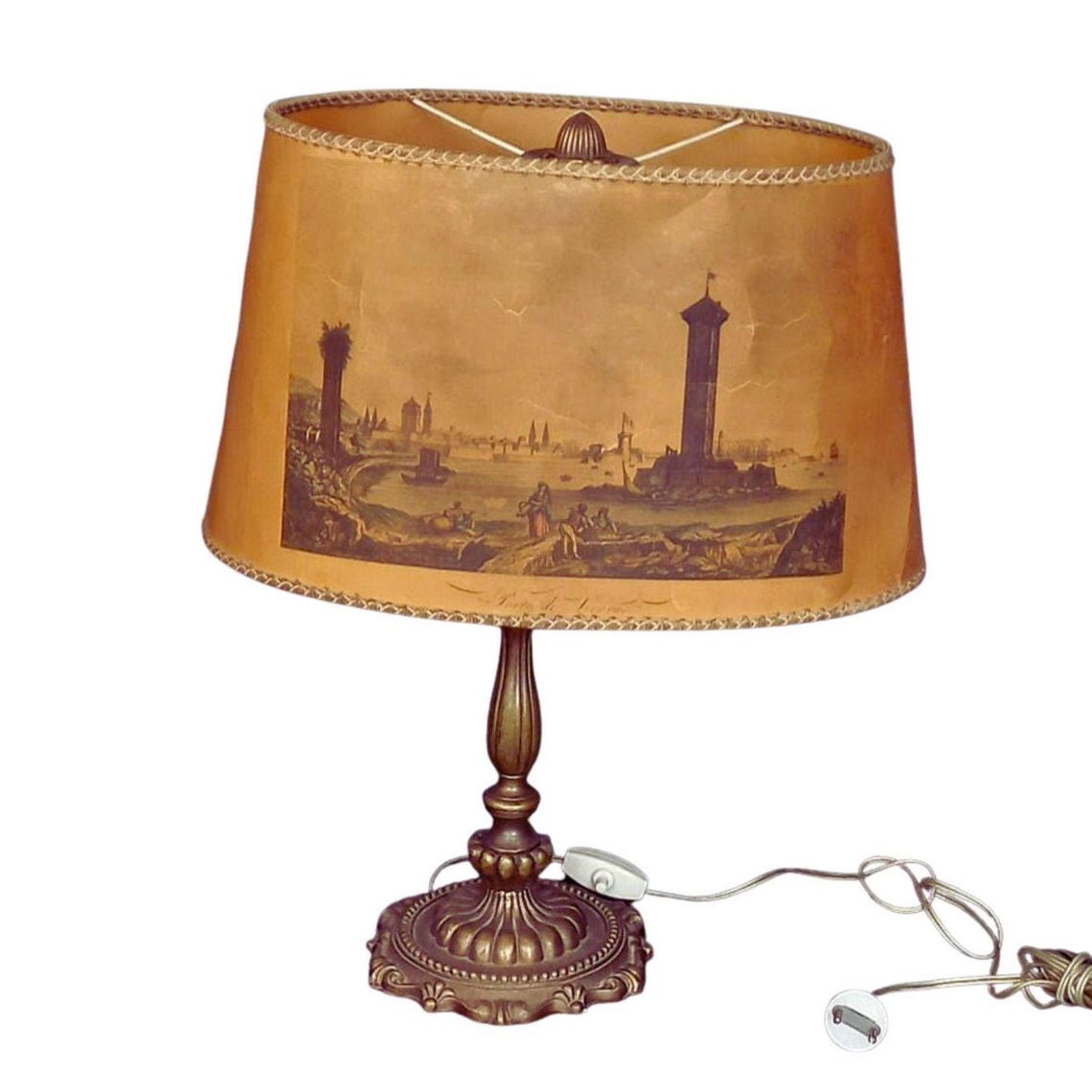 Rare Vintage Italy 1930-40s 45 cm Ormolu Brass lamp Brass decorated Home decor Desk Bedside Vintage table lamp Antique lampshade, foto 3 di 5
