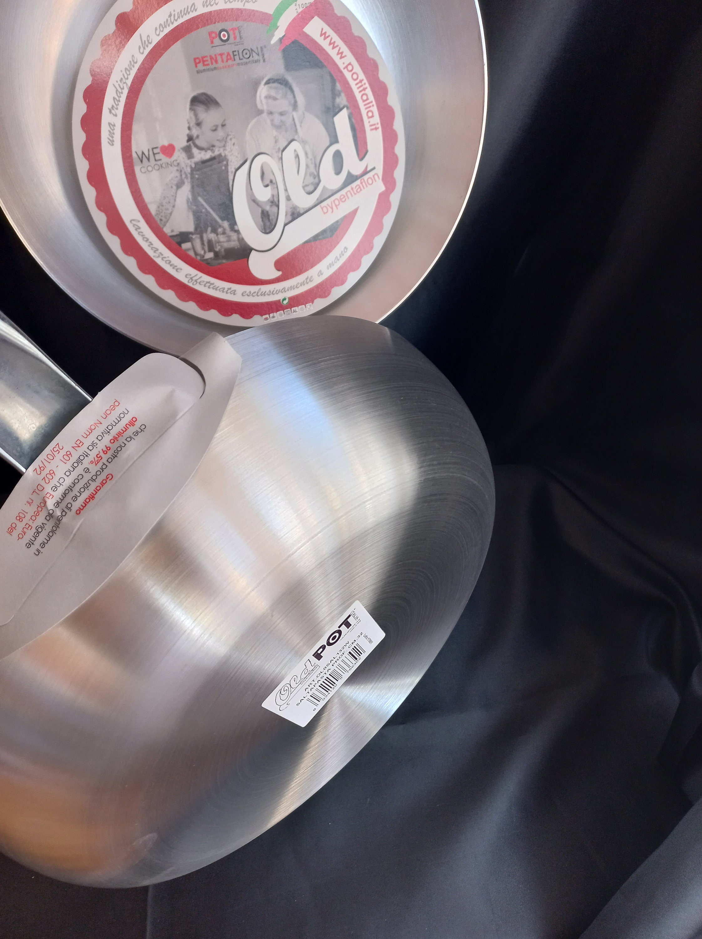 新品プロ仕様のソテーパン アルミフライパン ハンドル付き レストラン