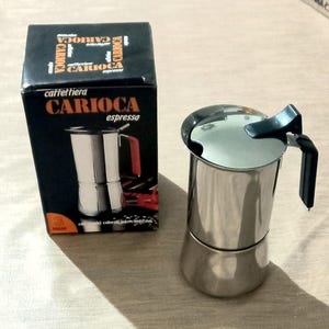 Cafetera espresso Carioca de 3 tazas, nueva, de forma especial, cafetera vintage de los años 80, placa de cocina vintage en su caja original.