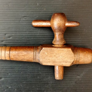 Vintage Wood Faucet Wood Barrel Stopper Whiskey Barrel Robust Bar Accessories Wine Bar Brewery Rustic Restaurant Decor Kitchen Utensils