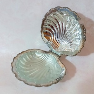 Vintage Italy bowl Shell shaped plate with opaque glass lining Shell shaped plate Caviar plate Seafood serving plate with knife Butter dish