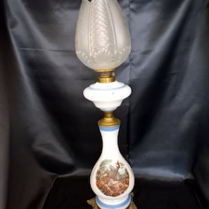 Lámpara de aceite victoriana antigua de gran tamaño, rara, italiana, antigua, de 1940, lámpara de mesa de aceite, opalina blanca, lámpara de queroseno antigua, vaso de vidrio esmerilado, lámpara antigua
