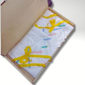Nappe de cuisine toute neuve pour 6 avec serviettes assorties Nappe avec broderie florentine carreaux linge de table vintage brodé