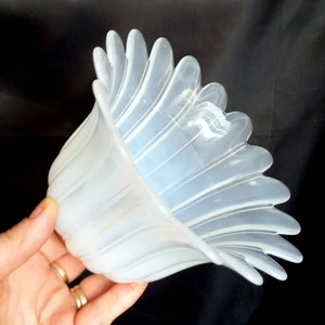 Replacement cups for chandeliers Murano glass Milky white Cups for vintage chandeliers Restoration of chandeliers Vintage cups Flower shape
