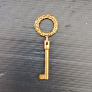 Seltener Vintage Italien-Skelettschlüssel, verziert, gemusterter Garderobenschlüssel, Messingschlüssel, Vintage-Rüstung, Schubladenschlüssel