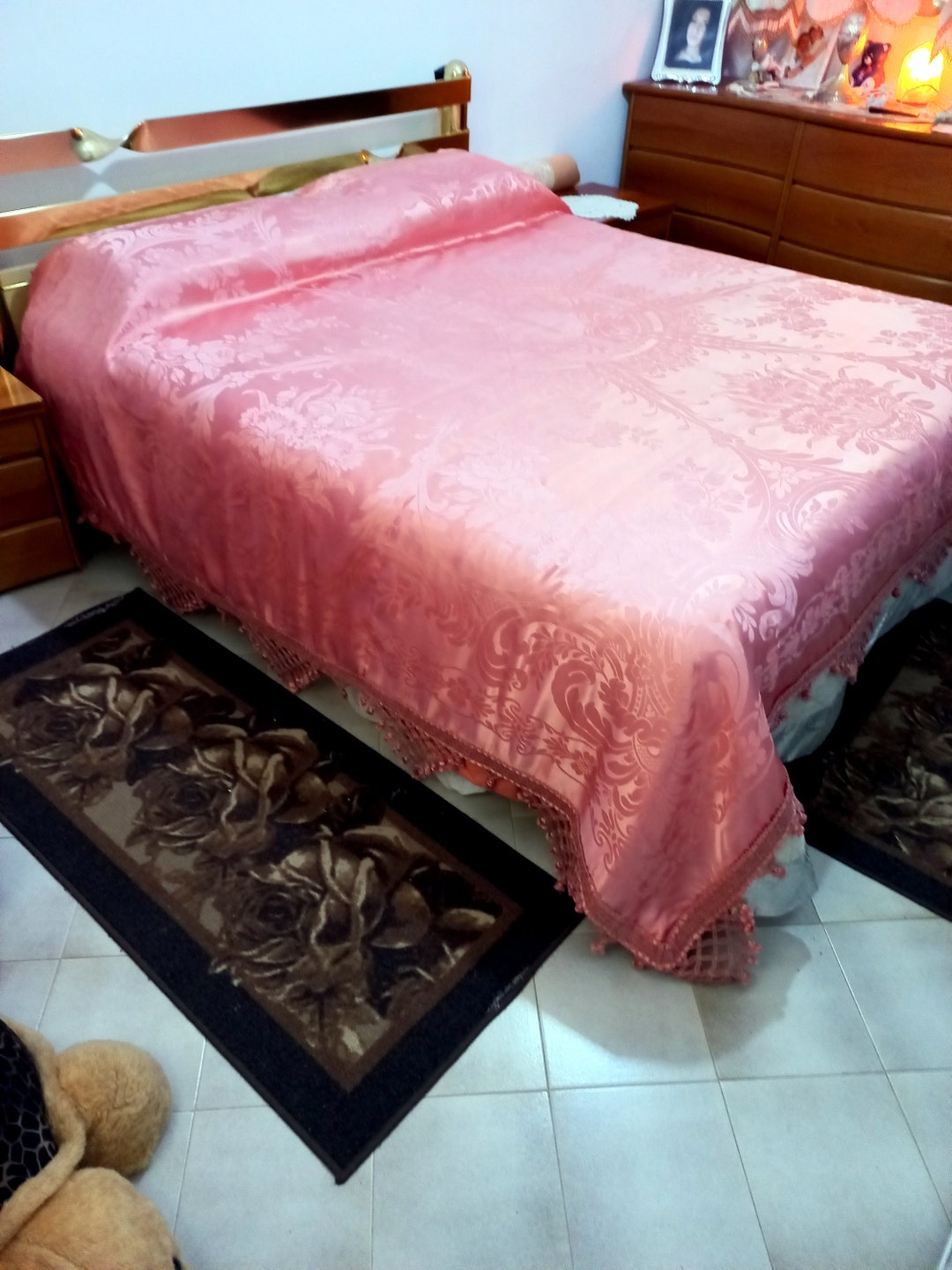 Brand New Precious Damask Bed Cover Decorated Baroque Style Pale Pink