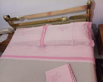 Double bed sheets Pure linen Florentine embroidery Sheet with pillowcases Pink color with lace trim Vintage 70s double bed set Made in Italy