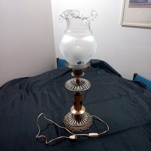 Very old table lamp Vintage Italian lighting from the 1950s White brass and silver leaf Glass lampshade Hand made Irregular wavy edges