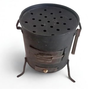 Uiterst zeldzame miniatuur oude oven voor het roosteren van kastanjes Zeer roestige geroosterde kastanjes Antieke ijzeren kachel Antieke vuurpot Collectible