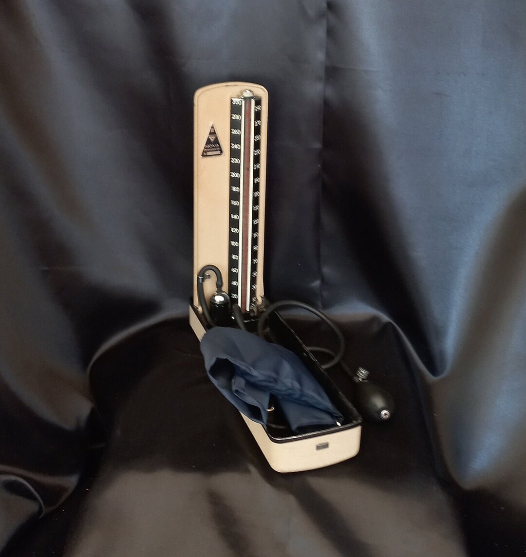 Nova Presameter Vintage Sphygmomanometer, Blood Pressure Monitor, Blood