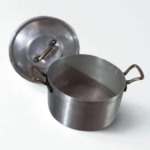 Olla en aluminio puro 99% con tapa y asas de latón Accesorios decorativos para cocina rústica Utensilios de cocina Baterías de cocina de aluminio Italia