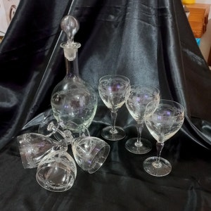 Water or wine glasses Crystal 1950s Set of 6 glasses with bottle Decanter Old-time quality Engraved crystal glasses Bow model Baroque style