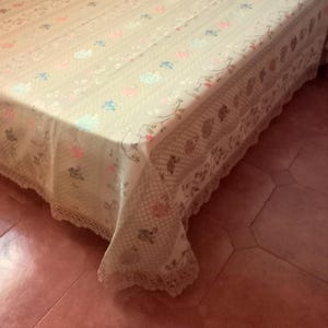 Antique bedspread in hand-woven Venetian Silk Brocade Beige-gold color with flowers Bedspread Baroque Style Precious Damask bed cover