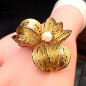 Vintage Italy Vintage metal brooch Gold color Filigree Flower Scarf clip Gift for mum Gift for Mother&#39;s Day Vintage High Fashion Jewelry