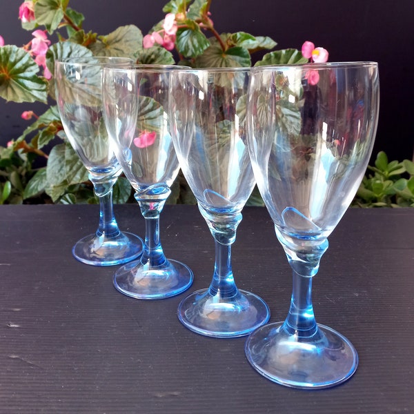 Set von 4 Gläsern Wein- oder Wasserblaue Gläser Stemmed Gläser Blaues Glas Vintage Tischset Made in Italy Hochzeitsgeschenk