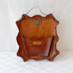 Portavelas hecho a mano Cuero Latón Escudo de armas colgante de pared Organizador De decoración rústica Buzón de correo vintage