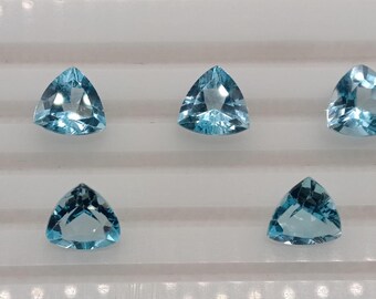 11 mm Trillion shape Amazing Sky Blue Topaz / Blue Topaz Gemstone / Loose Cut Stone \ 5 piece lot