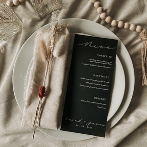 Menükarte | Schwarzer Karton | Hochzeit | Individuell beschriftet | weiße Schrift | gedruckt, kalligrafiert | personalisiert | Farbe