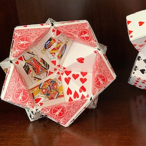 Escultura de cartas de baralho Royal Flush de pôquer origami, jogo de azar, blackjack, bar, decoração de bar, escritório, decoração de casa, ás, rei, rainha, cartas de baralho, arte