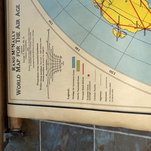 Wereldkaart voor Air Age Rand Mcnally World circa 1940 zeldzame XL houten frame pull-down muur kunst decor globes wereldkaart luchtvaart vlucht geschiedenis