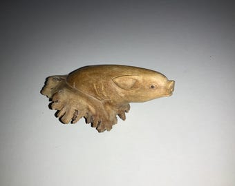 Maialino intagliato in legno di radica, arte popolare, nodo, statuetta di maiale molto carina, scultura di un piccolo maialino