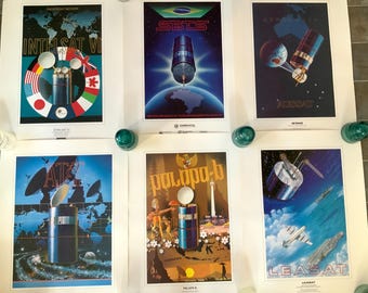Serie di litografie "World Satellites" della Howard Hughes Aircraft Company, 1983, Era Spaziale, set di 6 poster, Aviazione, 45x60 cm. VanceHoustonOrigami.com